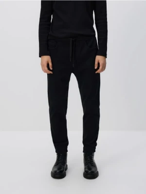 Reserved - Jeansy jogger fit - czarny