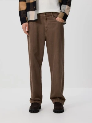 Reserved - Jeansy loose z efektem sprania - brązowy