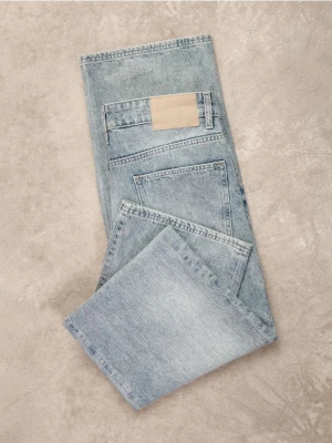 Reserved - Jeansy loose z efektem sprania - granatowy