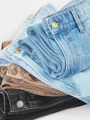 Reserved - Jeansy loose z efektem sprania - niebieski