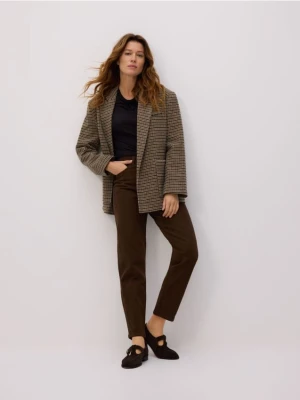 Reserved - Jeansy mom fit slim - brązowy