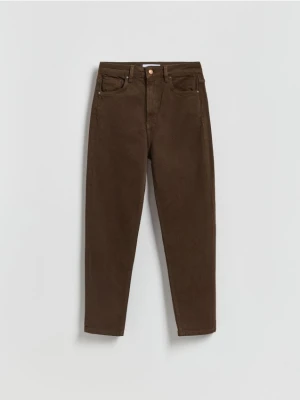 Reserved - Jeansy mom fit slim - brązowy