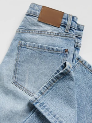 Reserved - Jeansy mom fit z dłuższą nogawką - niebieski