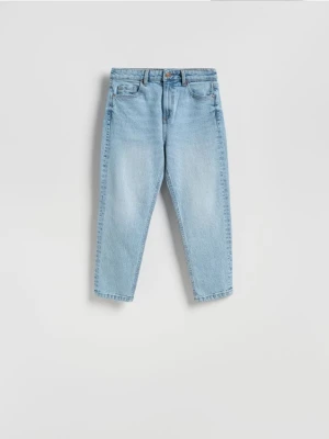 Reserved - Jeansy mom fit z krótszą nogawką - niebieski