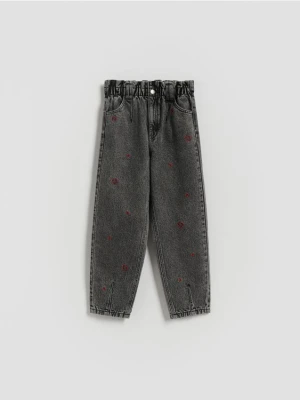Reserved - Jeansy paperbag z haftem - szary