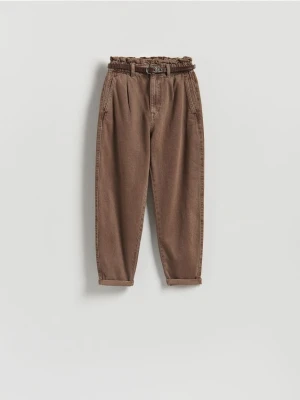 Reserved - Jeansy paperbag z paskiem - brązowy