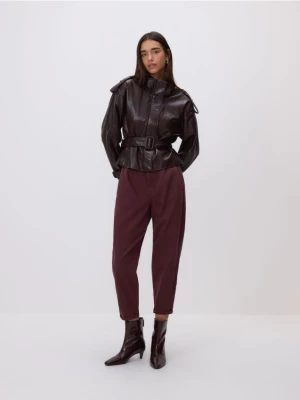 Reserved - Jeansy paperbag z paskiem - mahoniowy