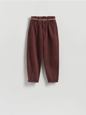 Reserved - Jeansy paperbag z paskiem - mahoniowy