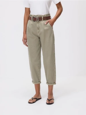 Reserved - Jeansy paperbag z paskiem - zielony