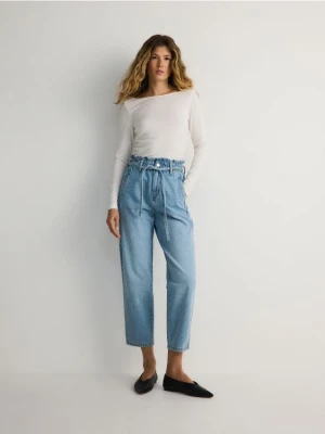 Reserved - Jeansy paperbag z wiązanym paskiem - niebieski