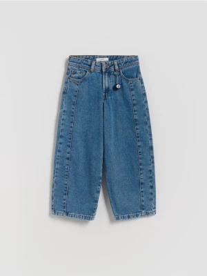 Reserved - Jeansy relaxed z brelokiem - niebieski