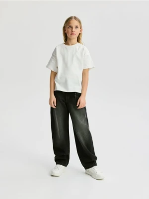 Reserved - Jeansy skater z brelokiem - czarny