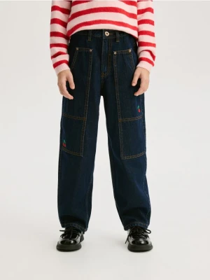 Reserved - Jeansy skater z haftem - granatowy