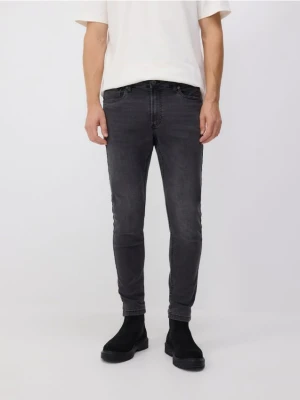 Reserved - Jeansy skinny z efektem sprania - szary