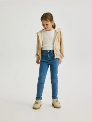 Reserved - Jeansy slim fit z guzikiem w serce - niebieski