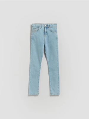 Reserved - Jeansy slim fit z guzikiem w serce - niebieski