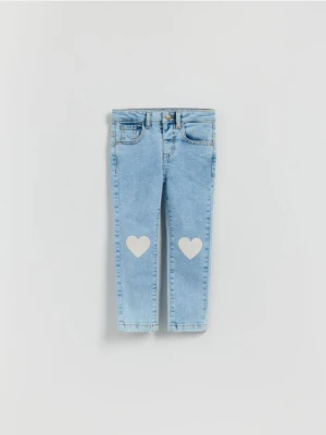 Reserved - Jeansy slim fit z nadrukiem - niebieski