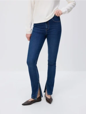 Reserved - Jeansy slim fit z rozcięciem - granatowy