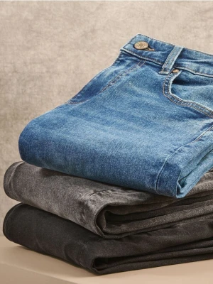 Reserved - Jeansy slim z dłuższą nogawką - szary