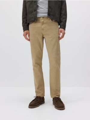 Reserved - Jeansy slim z efektem sprania - beżowy