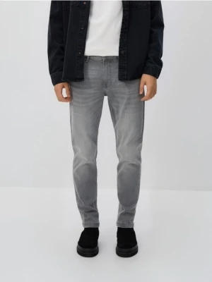 Reserved - Jeansy slim z efektem sprania - jasnoszary