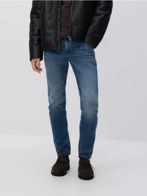 Reserved - Jeansy slim z efektem sprania - niebieski