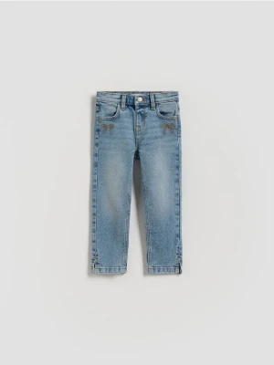 Reserved - Jeansy slim z haftem - niebieski