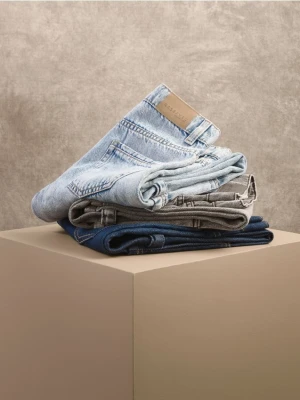 Reserved - Jeansy straight fit - niebieski