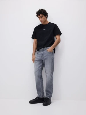 Reserved - Jeansy straight z efektem sprania - jasnoszary