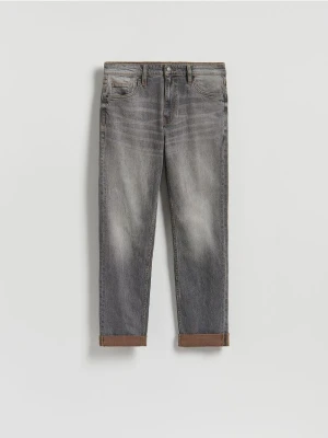 Reserved - Jeansy straight z efektem sprania - szary