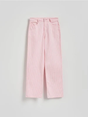 Reserved - Jeansy straight z haftem - różowy