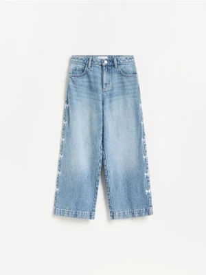 Reserved - Jeansy super wide leg z haftem - niebieski