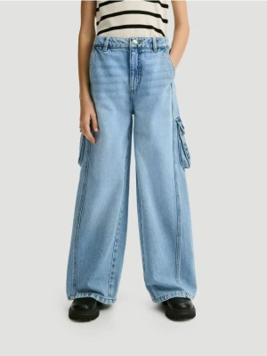 Reserved - Jeansy super wide leg z kieszeniami cargo - niebieski