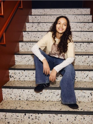 Reserved - Jeansy super wide leg z koronką - granatowy