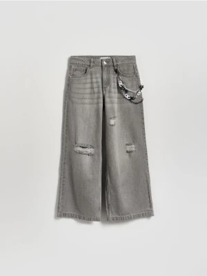 Reserved - Jeansy super wide leg z łańcuszkiem - jasnoszary