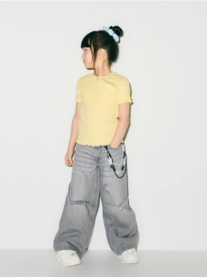 Reserved - Jeansy super wide leg z łańcuszkiem - jasnoszary