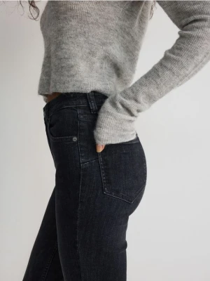 Reserved - Jeansy typu sculpt - czarny