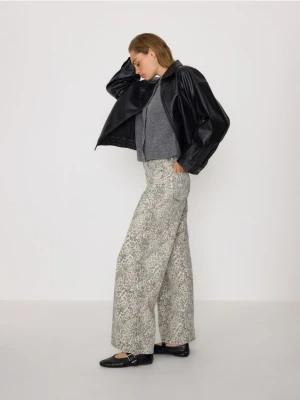 Reserved - Jeansy w zwierzęcy wzór - beżowy