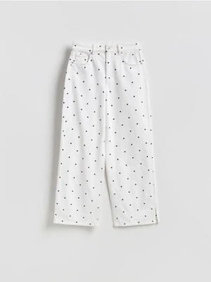 Reserved - Jeansy wide leg w groszki - biały