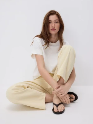 Reserved - Jeansy wide leg w prążek - żółty