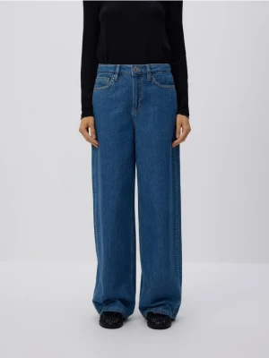 Reserved - Jeansy wide leg z aplikacjami - niebieski
