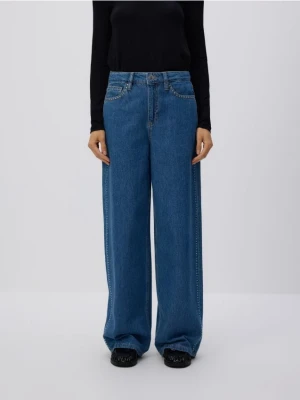 Reserved - Jeansy wide leg z aplikacjami - niebieski