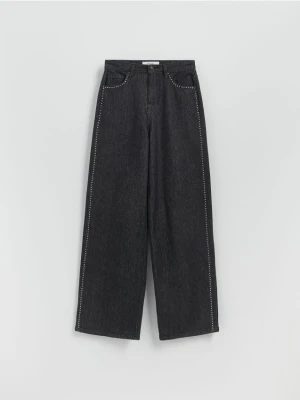 Reserved - Jeansy wide leg z aplikacjami - szary