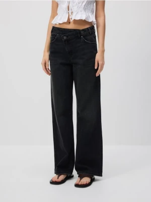 Reserved - Jeansy wide leg z asymetrycznym zapięciem - czarny