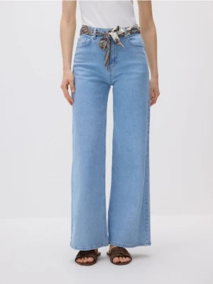 Reserved - Jeansy wide leg z bandaną - niebieski