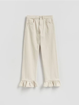 Reserved - Jeansy wide leg z falbankami - kremowy