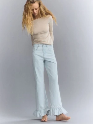 Reserved - Jeansy wide leg z falbankami - niebieski