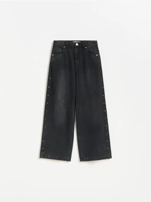 Reserved - Jeansy wide leg z nitami - czarny