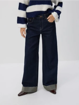 Reserved - Jeansy wide leg z podwinięciem - granatowy