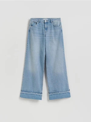 Reserved - Jeansy wide leg z podwiniętą nogawką - niebieski